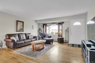 206 Alkier St, Brentwood, NY 11717 - Photo 9