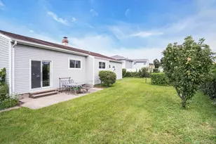 206 Alkier St, Brentwood, NY 11717 - Photo 33