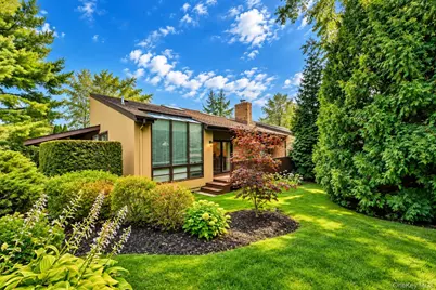 19 Woodcrest Drive, Roslyn, NY 11576 - Photo 5