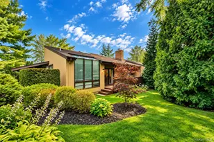 19 Woodcrest Dr, Roslyn, NY 11576 - Photo 5