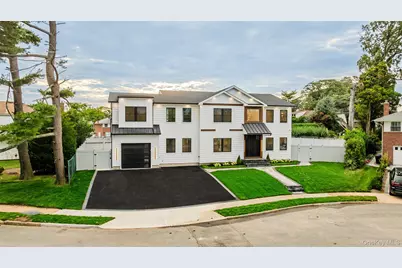 712 Bach Court, Westbury, NY 11590 - Photo 43