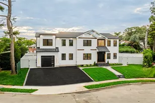 712 Bach Ct, Westbury, NY 11590 - Photo 43