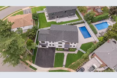712 Bach Court, Westbury, NY 11590 - Photo 45