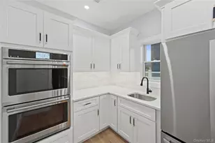 712 Bach Ct, Westbury, NY 11590 - Photo 23