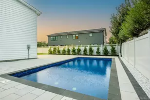 712 Bach Ct, Westbury, NY 11590 - Photo 39