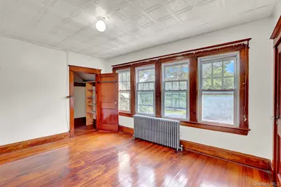 30 Brentwood Parkway, Brentwood, NY 11717 - Photo 9