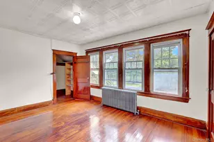 30 Brentwood Pkwy, Brentwood, NY 11717 - Photo 9