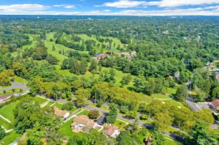 30 Brentwood Pkwy, Brentwood, NY 11717 - Photo 33