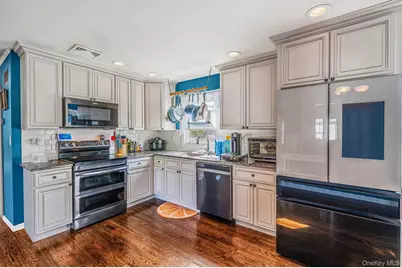 1477 6th Street, West Babylon, NY 11704 - Photo 5