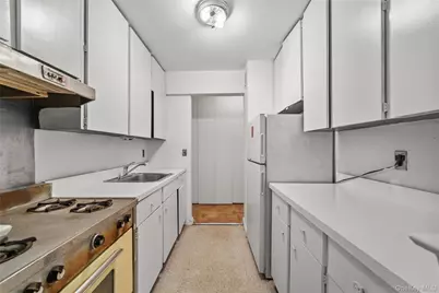 119 E Hartsdale Avenue #2L, Hartsdale, NY 10530 - Photo 9
