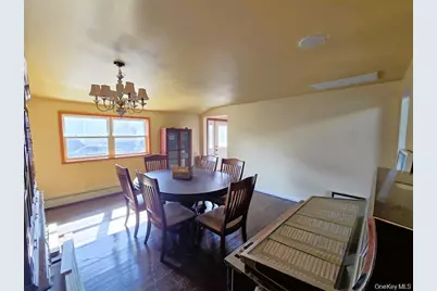 2706 Peconic, Seaford, NY 11783 - Photo 19