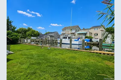 2706 Peconic, Seaford, NY 11783 - Photo 7