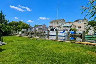 2706 Peconic, Seaford, NY 11783 - Photo 7