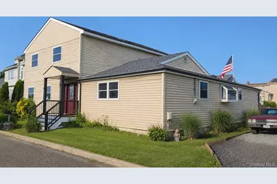 2706 Peconic, Seaford, NY 11783 - Photo 9