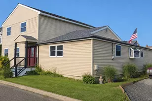 2706 Peconic, Seaford, NY 11783 - Photo 9