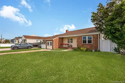 19 Rainbow Lane, Lindenhurst, NY 11757 - Photo 3