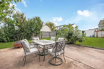 19 Rainbow Lane, Lindenhurst, NY 11757 - Photo 5