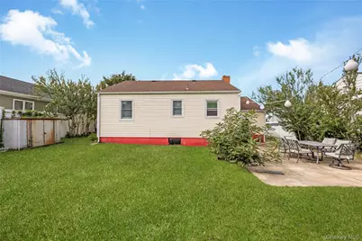 19 Rainbow Lane, Lindenhurst, NY 11757 - Photo 7