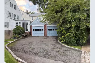371 Grosvenor Street, Douglaston, NY 11363 - Photo 21