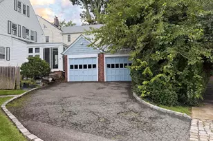 3-71 Grosvenor St, Douglaston, NY 11363 - Photo 21
