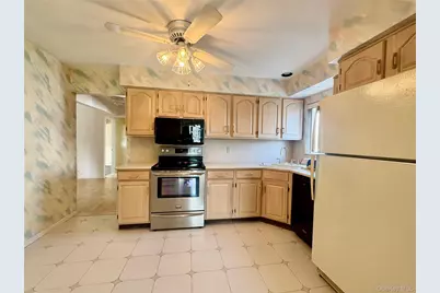 [Address not provided], Lynbrook, NY 11563 - Photo 7