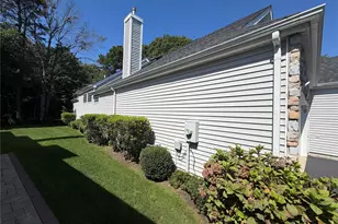 7 Sagaponack Ct, Ridge, NY 11961 - Photo 9