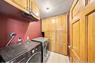 19 John Bean Court, Port Washington, NY 11050 - Photo 9