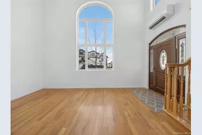 245th 61st Ave #front family, Little Neck, NY 11362 - Photo 5