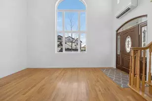 245th 61st Ave, Little Neck, NY 11362 - Photo 5