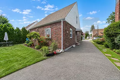 22 Flint Avenue, Hempstead, NY 11550 - Photo 27