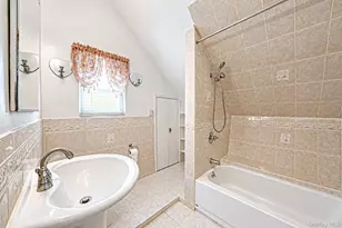 22 Flint Ave, Hempstead, NY 11550 - Photo 15