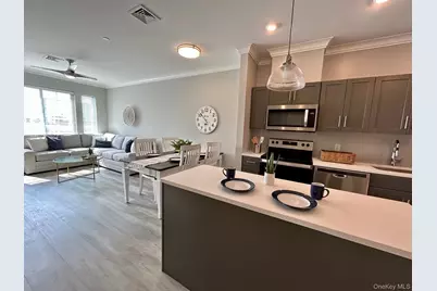 75 E Hoffman Avenue #3060, Lindenhurst, NY 11757 - Photo 3
