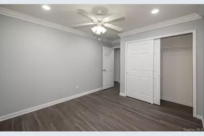 53 S Clinton Avenue #W5, Bay Shore, NY 11706 - Photo 5