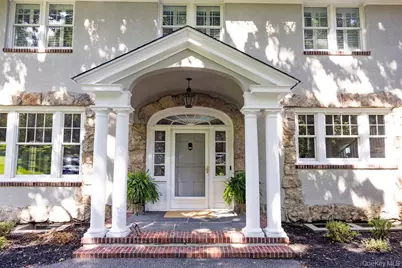 11 Arbutus Lane, Stony Brook, NY 11790 - Photo 3