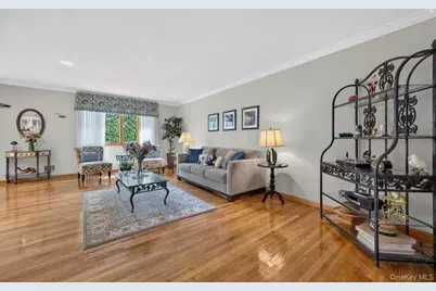 24 Peerless Drive, Oyster Bay, NY 11771 - Photo 7
