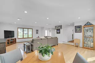 41 Cedar Ridge Ln, Dix Hills, NY 11746 - Photo 13