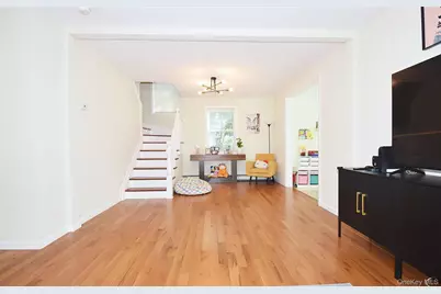 17 Maple Avenue, Port Jefferson Station, NY 11776 - Photo 7