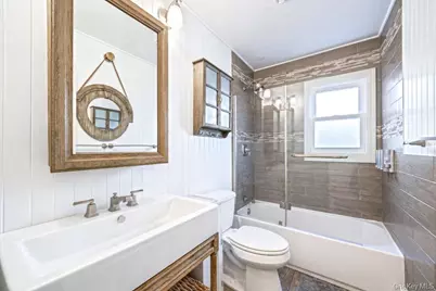 41 E Saltaire Road, Lindenhurst, NY 11757 - Photo 11