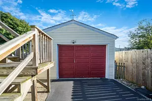 41 E Saltaire Rd, Lindenhurst, NY 11757 - Photo 21