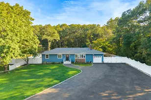 20 Danbury Ave, Patchogue, NY 11772 - Photo 5