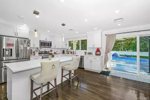 20 Danbury Ave, Patchogue, NY 11772 - Photo 11