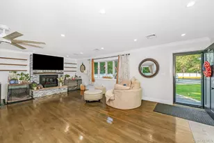 20 Danbury Ave, Patchogue, NY 11772 - Photo 7