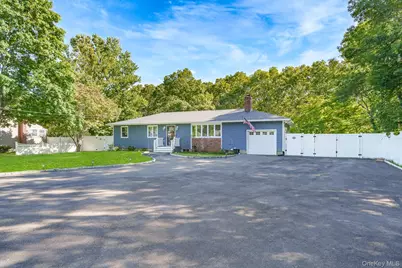 20 Danbury Avenue, Patchogue, NY 11772 - Photo 3