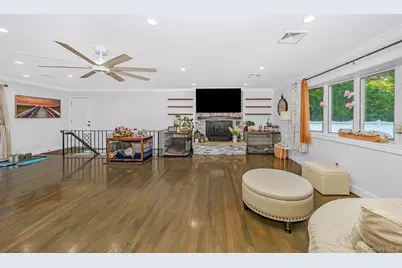 20 Danbury Avenue, Patchogue, NY 11772 - Photo 9