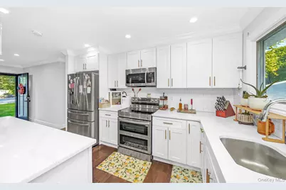 20 Danbury Avenue, Patchogue, NY 11772 - Photo 15