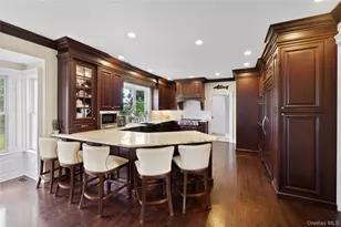 547 Shore Dr, Oakdale, NY 11769 - Photo 13
