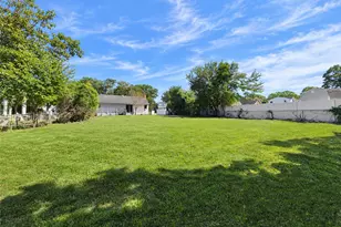80 Carroll Ave, Ronkonkoma, NY 11779 - Photo 17