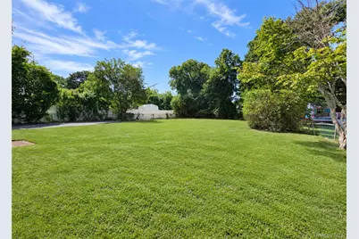 80 Carroll Avenue, Ronkonkoma, NY 11779 - Photo 15