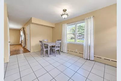 80 Carroll Avenue, Ronkonkoma, NY 11779 - Photo 5