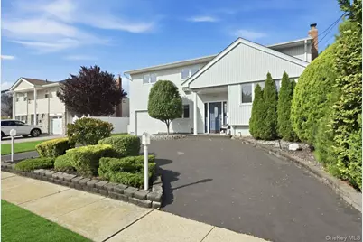2872 Bayview Avenue, Wantagh, NY 11793 - Photo 3